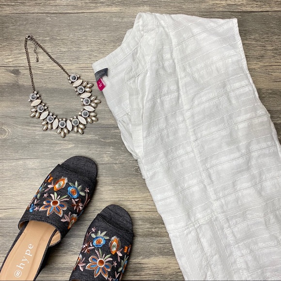 Vince Camuto Tops - •Vince Camino white textured blouse• Size S